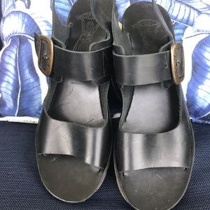 ▪️Black leather sandals by Fly London🔳